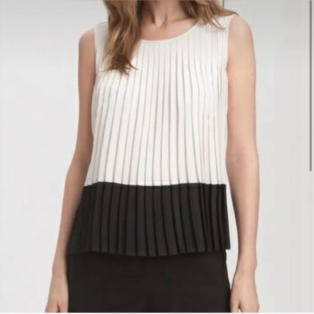 VINCE CAMUTO Color Block Pleated Black White
Sleeveless Blouse Size XS